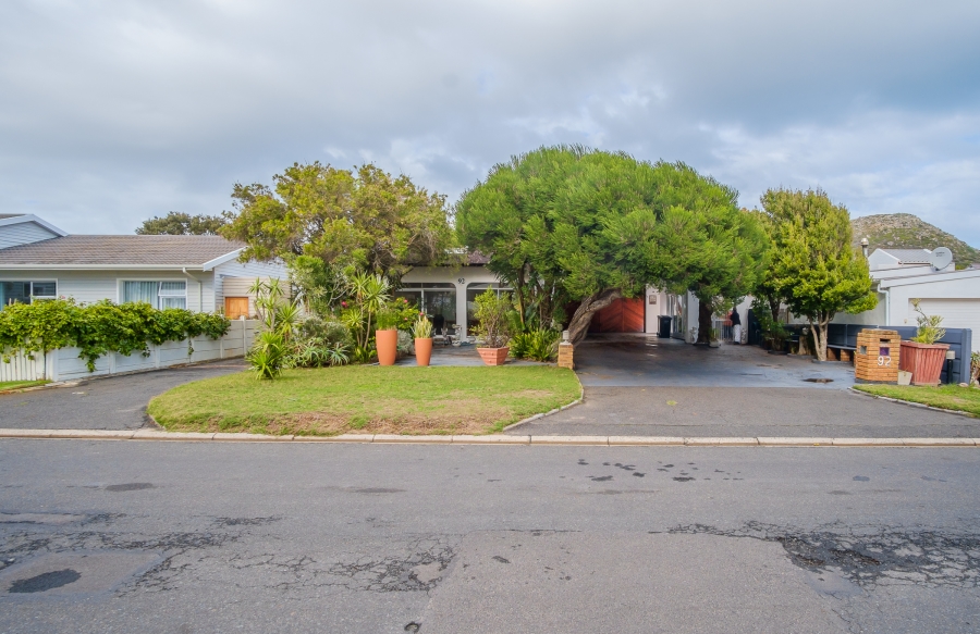 6 Bedroom Property for Sale in Kommetjie Western Cape